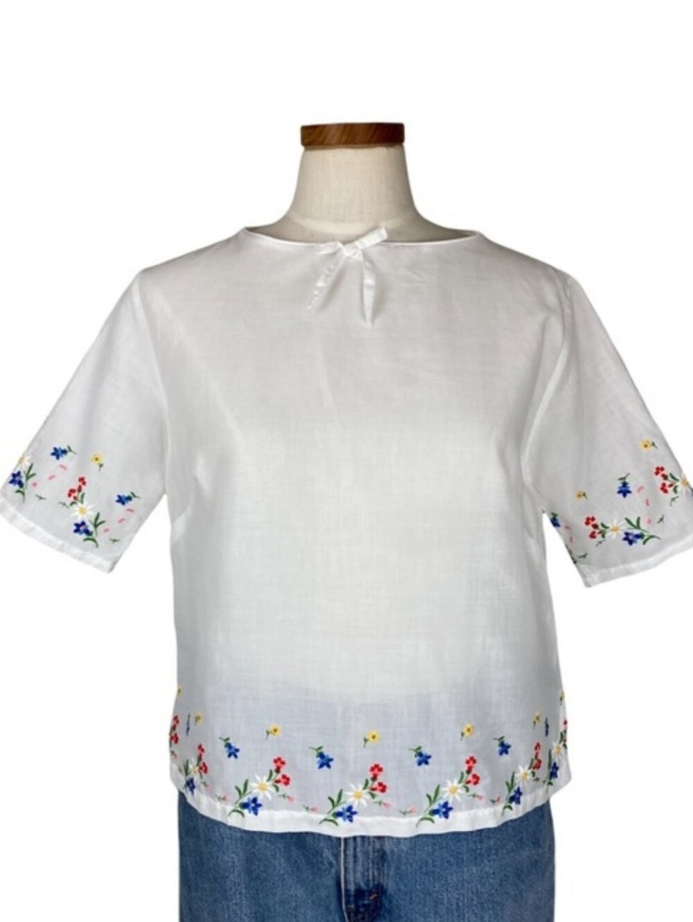 Vintage Swiss Made White Short Sleeve Top With Floral Embroidery Sz 36